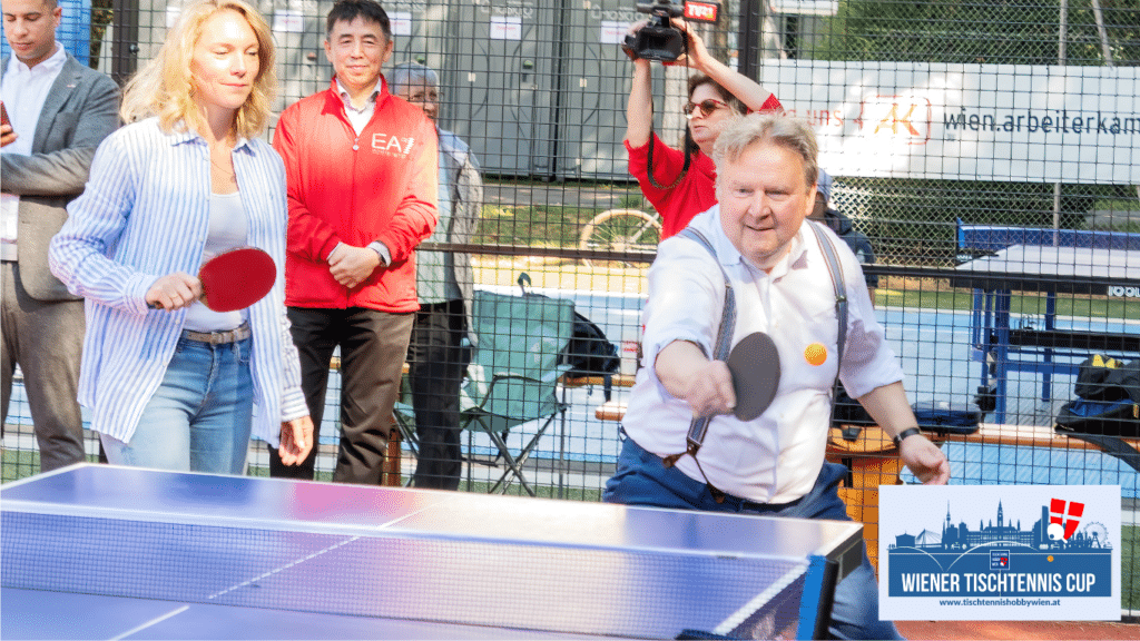 Wiener Bürgermeister Michael Ludwig zeigte beim Wiener Tischtennis Cup 2024 persönlich seine Begeisterung für den Sport und griff selbst zum Schläger. Vielen Dank für Ihre Unterstützung und Tischtennis-Leidenschaft!