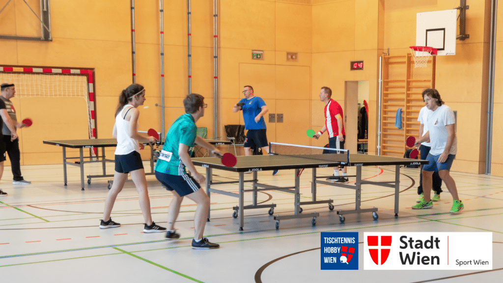 Tischtennis spielen in der Halle – jetzt auch bei Tischtennis Hobby Wien! Dank der Unterstützung der Stadt Wien bieten wir der Wiener Bevölkerung eine regelmäßige Sportmöglichkeit und machen den Tischtennissport in der Stadt noch sichtbarer.