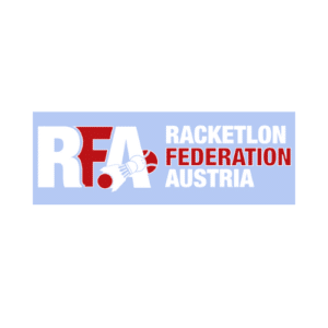 Racketlon vereint Tischtennis, Badminton, Squash und Tennis zu einem einzigartigen Turniersport für alle Alters- und Leistungsklassen. Die RFA fördert seit 2004 eine wachsende Gemeinschaft und macht den Schlägervierkampf für alle zugänglich.